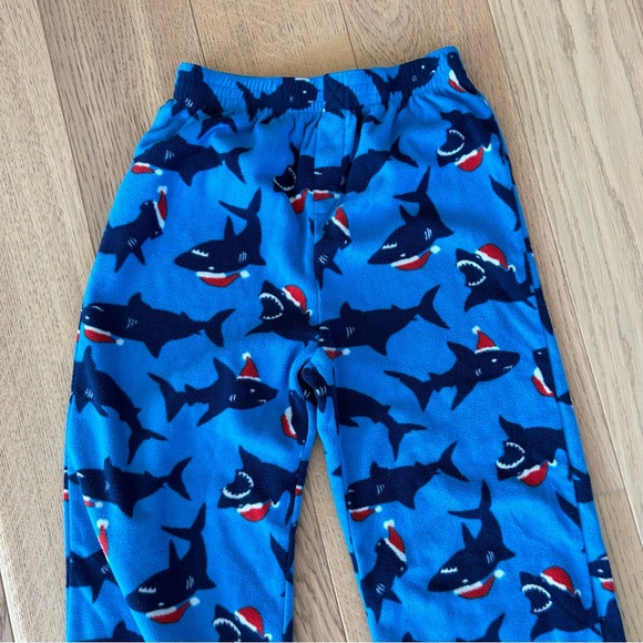 GAP Kids Shark Fleece Pajama Pants - Picture 2 of 11